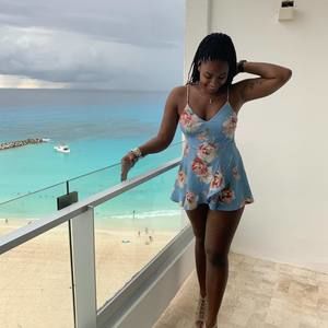 Meet your Posher, Alexia